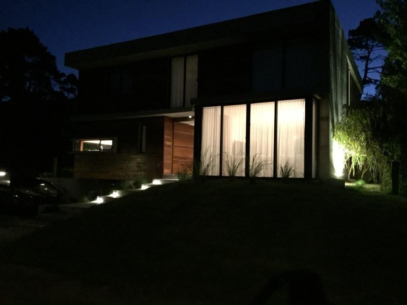 Excelente casa a estrenar en Barrio Privado con servicios